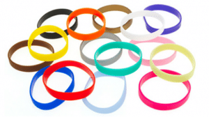 Variedad de pulseras de silicona de colores